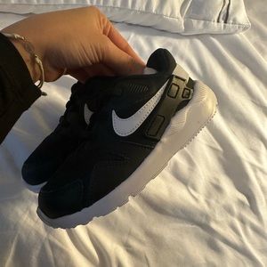 New Toddler Nike Shoes 9C
